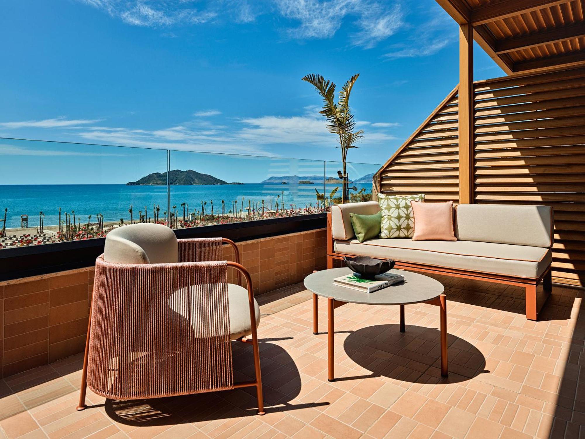 Xo Cape Arnna Hotel
